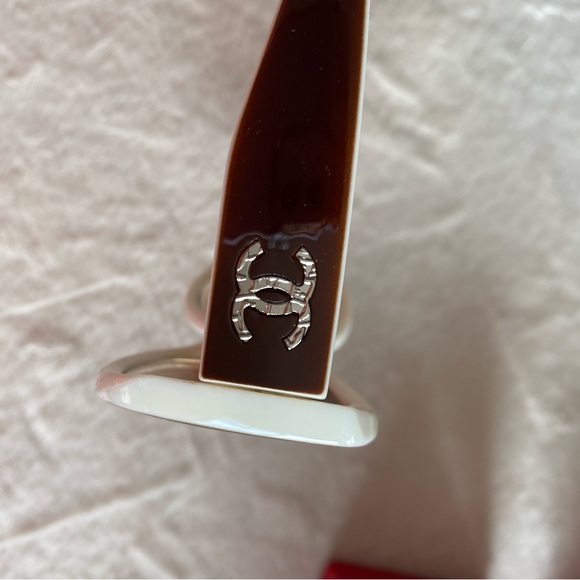 Chanel sunglasses glasses in pristine condition no box. - Picture 4 of 6